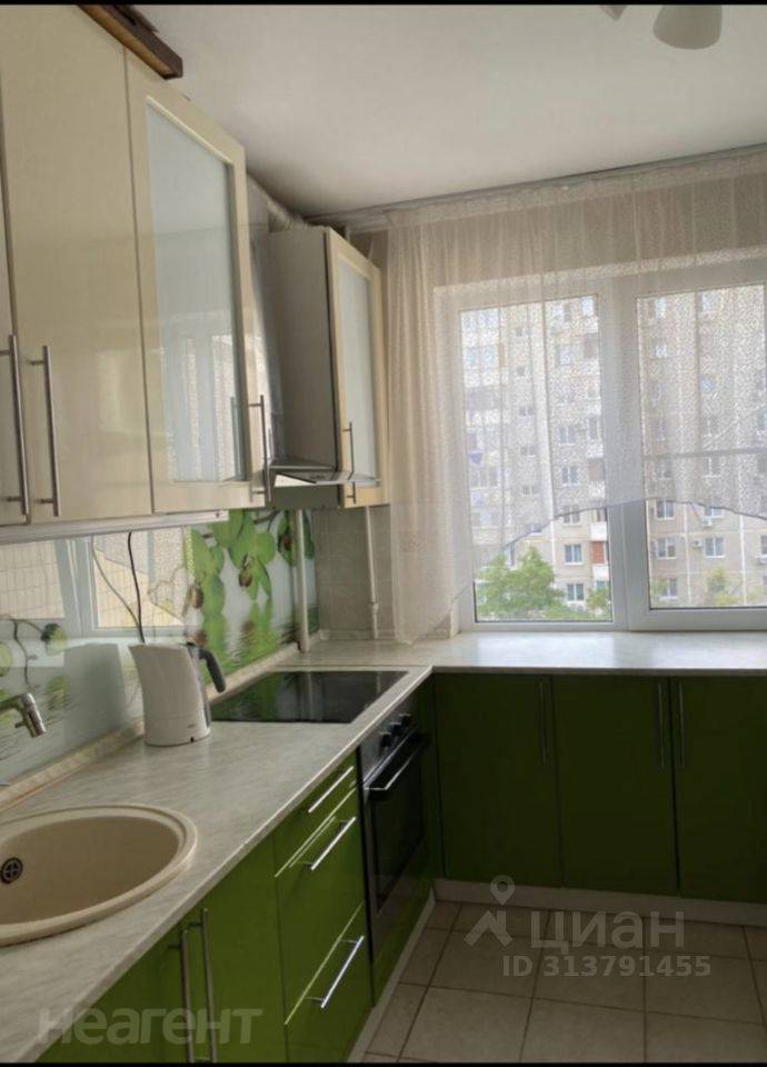 Продается Многокомнатная квартира, 77 м²