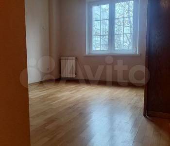 Продается Многокомнатная квартира, 76 м²