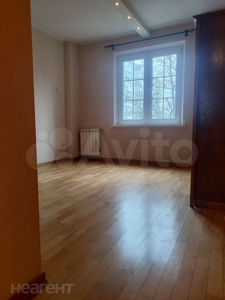 Продается Многокомнатная квартира, 76 м²