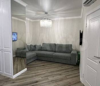 Продается 1-комнатная квартира, 42 м²