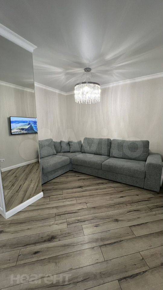 Продается 1-комнатная квартира, 42 м²