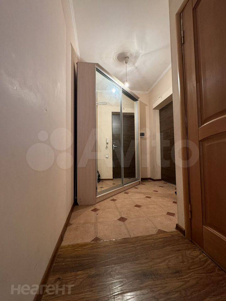 Продается 1-комнатная квартира, 54 м²