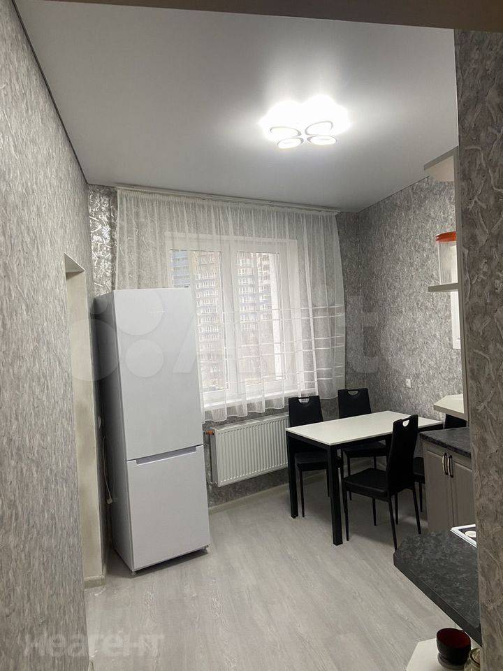 Сдается 1-комнатная квартира, 42 м²