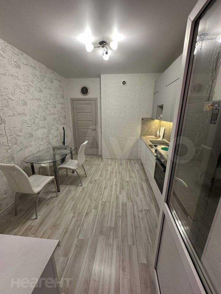 Продается 1-комнатная квартира, 37,3 м²