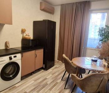Продается 1-комнатная квартира, 42 м²