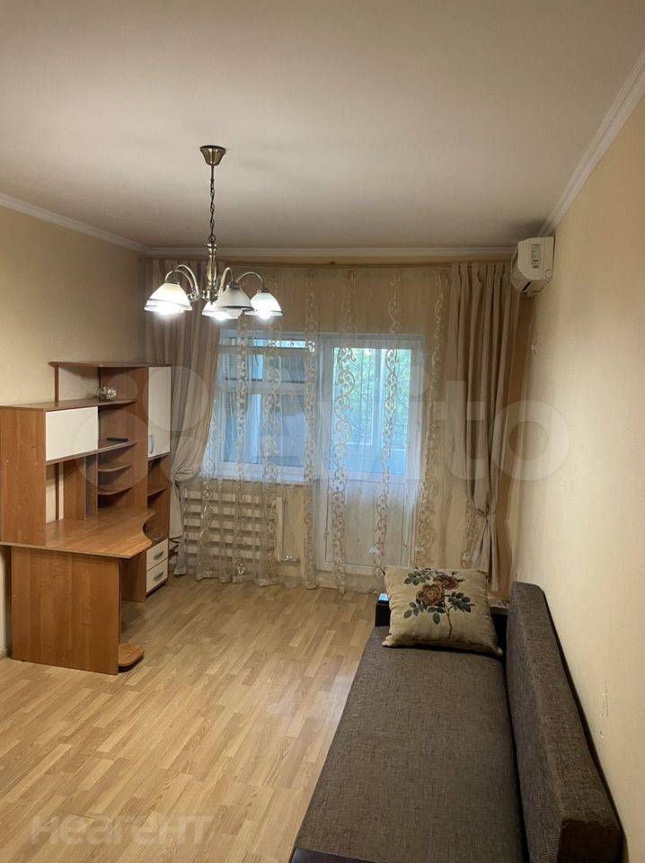 Сдается 1-комнатная квартира, 38 м²