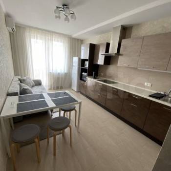 Продается 1-комнатная квартира, 53,6 м²