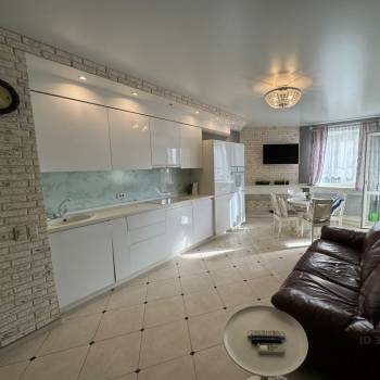 Продается 1-комнатная квартира, 63,8 м²