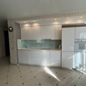 Продается 1-комнатная квартира, 63,8 м²