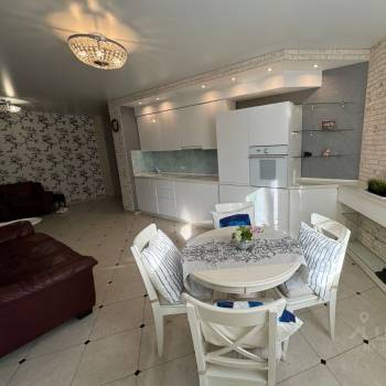 Продается 1-комнатная квартира, 63,8 м²