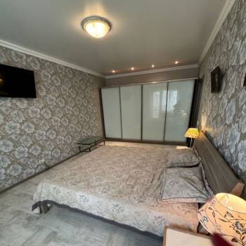 Продается 1-комнатная квартира, 63,8 м²