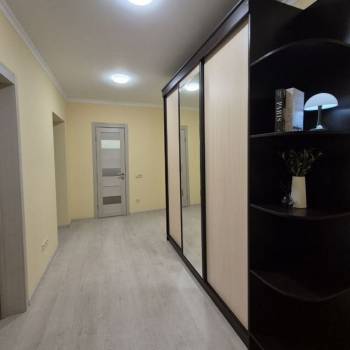 Сдается 2-х комнатная квартира, 79 м²