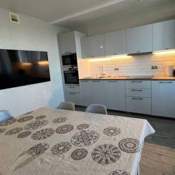 Сдается 2-х комнатная квартира, 90 м²