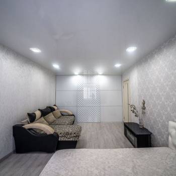 Продается 1-комнатная квартира, 47 м²