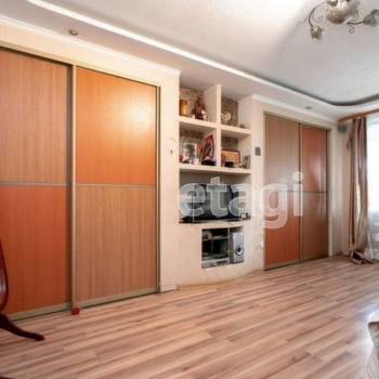 Продается Многокомнатная квартира, 82 м²