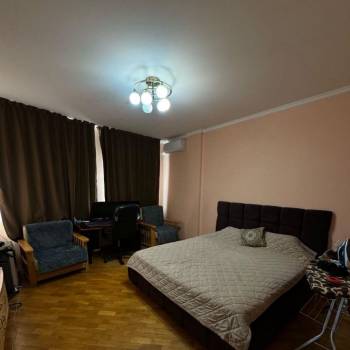 Продается 1-комнатная квартира, 50 м²