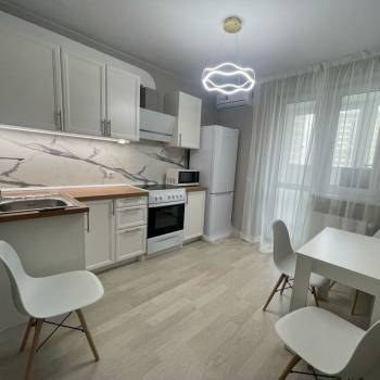 Продается 1-комнатная квартира, 37 м²