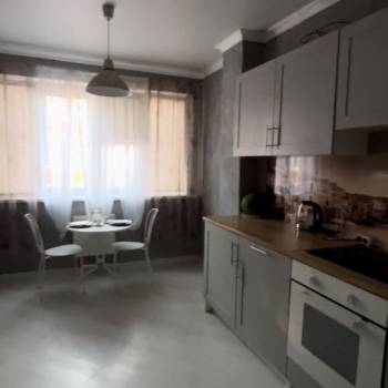 Продается 1-комнатная квартира, 42 м²