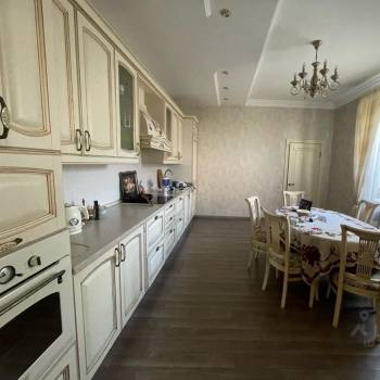 Продается Дом, 180 м²