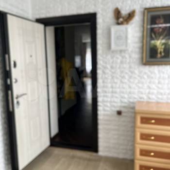 Продается 1-комнатная квартира, 63,7 м²