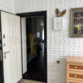 Продается 1-комнатная квартира, 63,7 м²