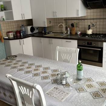 Продается 1-комнатная квартира, 63,7 м²