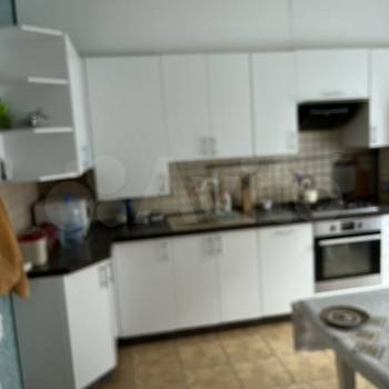 Продается 1-комнатная квартира, 63,7 м²