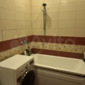 Продается 1-комнатная квартира, 63,7 м²