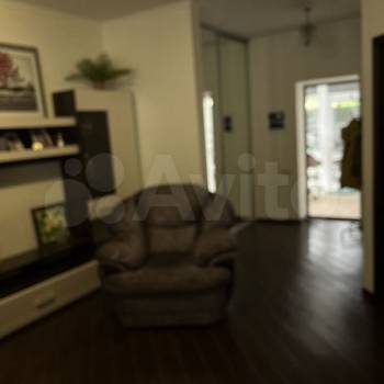 Продается 1-комнатная квартира, 63,7 м²