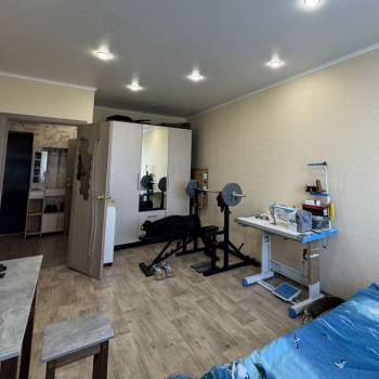 Продается 1-комнатная квартира, 42 м²