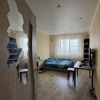 Продается 1-комнатная квартира, 42 м²