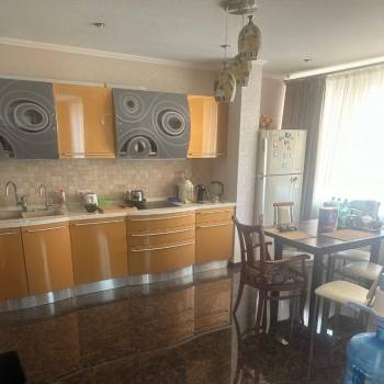 Продается Многокомнатная квартира, 180 м²