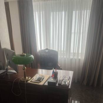 Продается Многокомнатная квартира, 180 м²