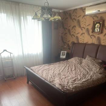 Продается Многокомнатная квартира, 180 м²