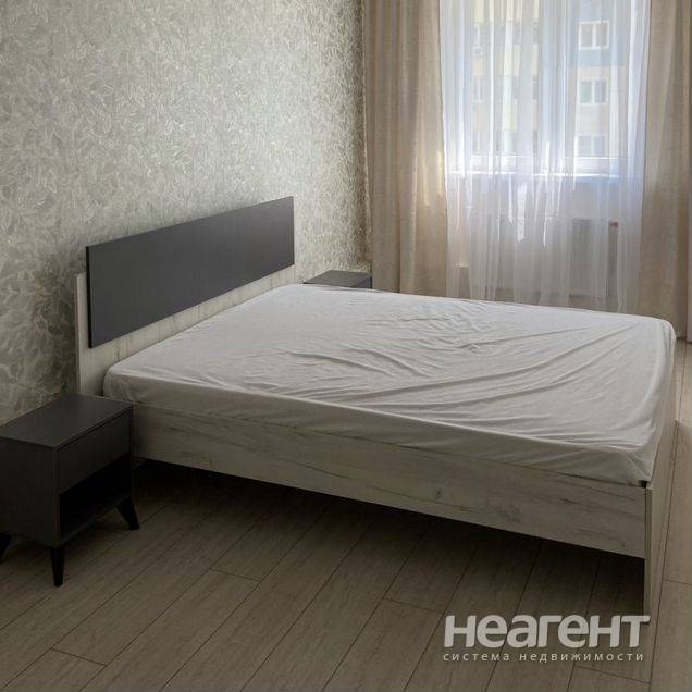 Сдаю 2-х комн. квартиру, ЖК Оникс (ул. Российская)