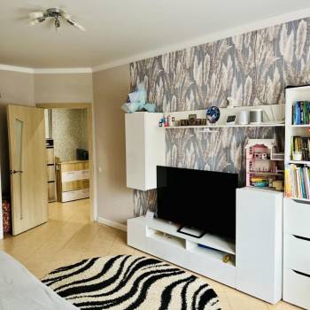 Продается 1-комнатная квартира, 42 м²