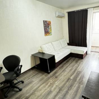 Продается 1-комнатная квартира, 45 м²