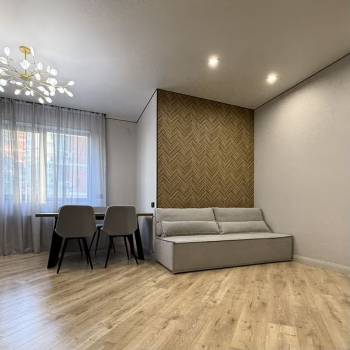 Продается 1-комнатная квартира, 55 м²