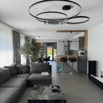 Продается Дом, 290 м²