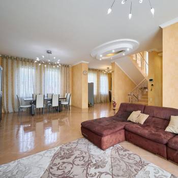 Продается Дом, 261 м²