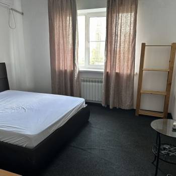 Продается 1-комнатная квартира, 42 м²