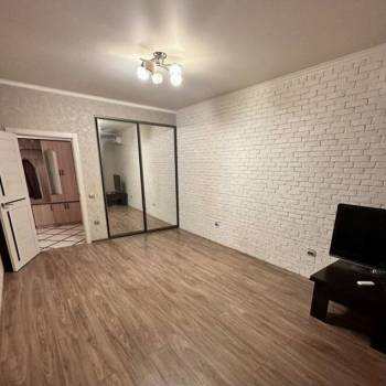 Продается 1-комнатная квартира, 50 м²