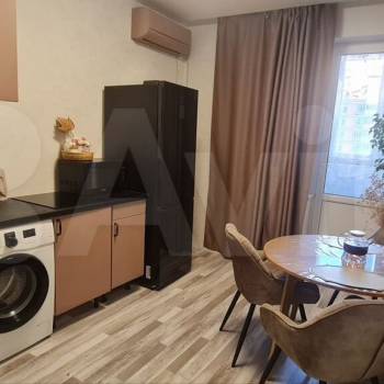 Продается 1-комнатная квартира, 42 м²