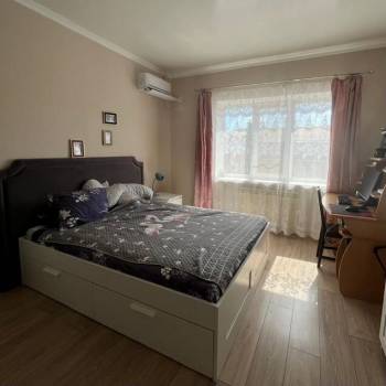 Продается 1-комнатная квартира, 42 м²