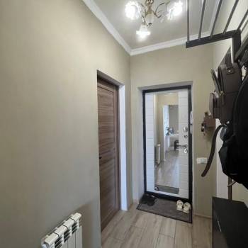 Продается 1-комнатная квартира, 42 м²