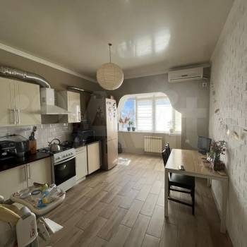 Продается 1-комнатная квартира, 42 м²