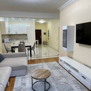 Продается 1-комнатная квартира, 82 м²