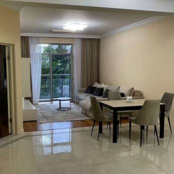 Продается 1-комнатная квартира, 82 м²