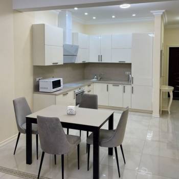 Продается 1-комнатная квартира, 82 м²