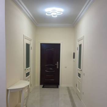 Продается 1-комнатная квартира, 82 м²